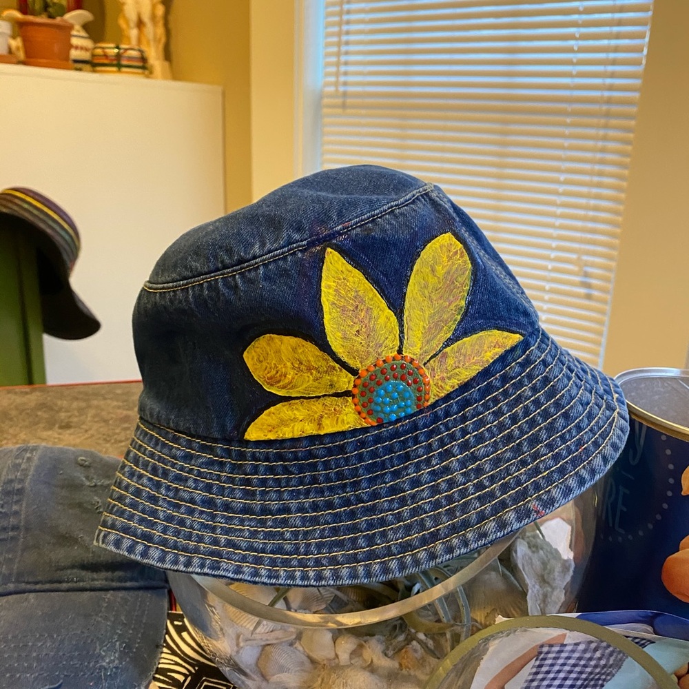Womans bucket hat